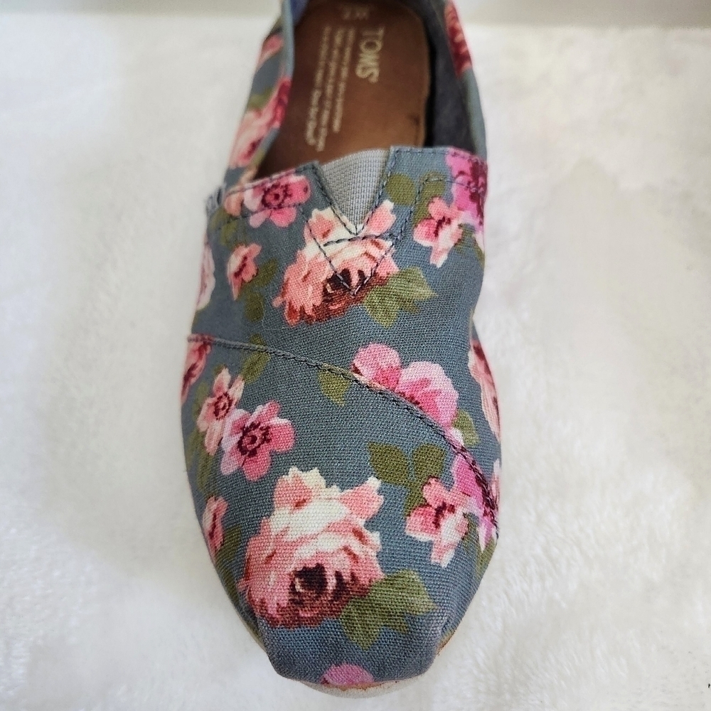 TOMS Classic Canvas Gray Pink Rose Buds Floral Flower Slip On Flats Size 7 - Picture 7 of 14